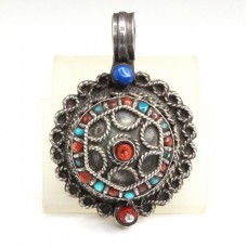 impozanta amuleta tribala Pashtun. argint, turcoaz, coral & lapis. Afganistan 